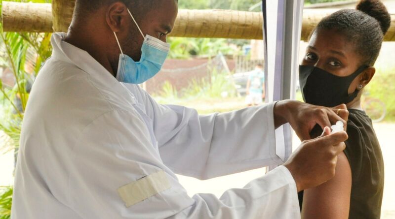 Integrantes do Quilombo Maria Conga recebem vacina