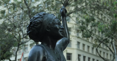 Marielle Franco ganha uma estátua em tamanho real na Praça Mário Lago