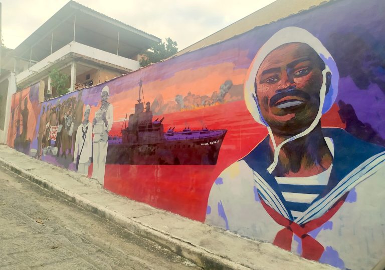 Arte no muro onde morava João Cândido em São João de MEriti | ComCausa
