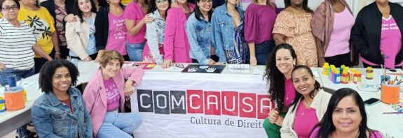 Ateliê Portas Abertas Outubro Rosa com destaque para dinâmicas de alunas de psicologia ComCausa