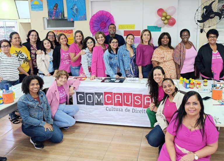 Ateliê Portas Abertas Outubro Rosa com destaque para dinâmicas de alunas de psicologia ComCausa