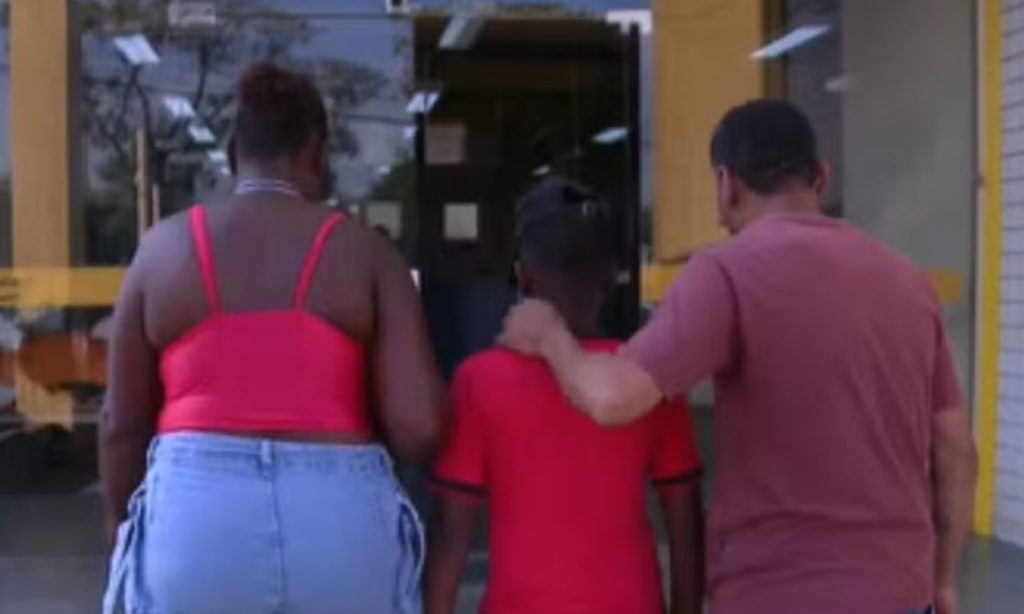 Polícia procura mulher que deu bombons supostamente envenenados a garotos
