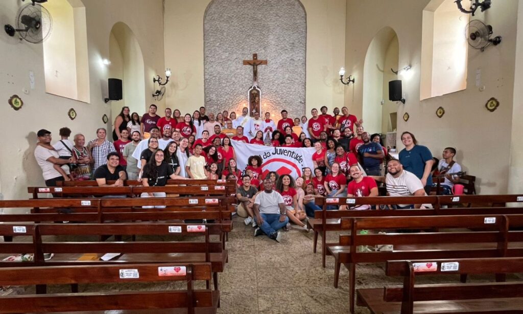 Pastoral da Juventude da Diocese de Nova Iguaçu celebra 45 anos com encontro de gerações Foto Redes sociais PJDNI Oficial