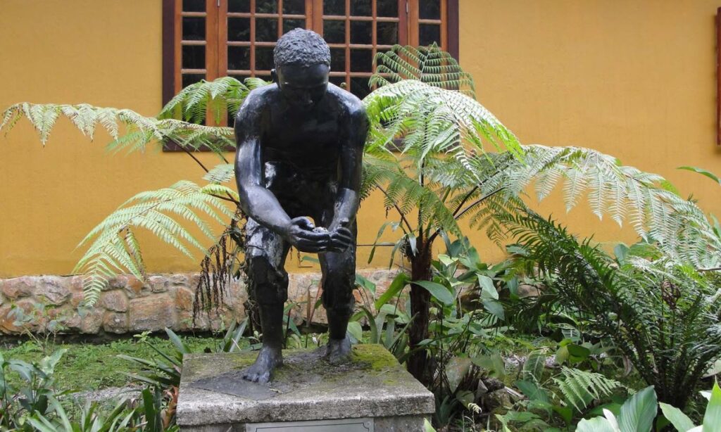 Monumento aos Escravos que Replantaram o Maciço da Tijuca - (Floresta da Tijuca)