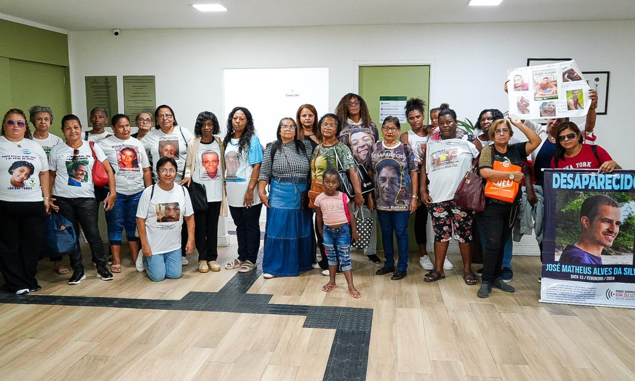 Famílias de desaparecidos transformam dor em resistência na Cinelândia e recebem apoio jurídico da Defensoria Pública