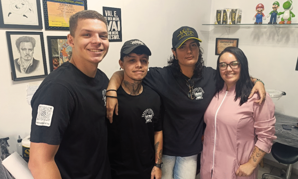 Minerva Ink e ComCausa alinham ações no Rock Festival de Nova Iguaçu Vem Meu Igual Cuida dos manos Cuida das minas