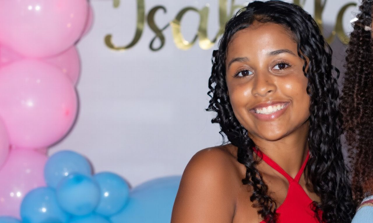Elena Moraes Marques, de 16 anos, foi morta a facadas em Japeri — Foto Reprodução