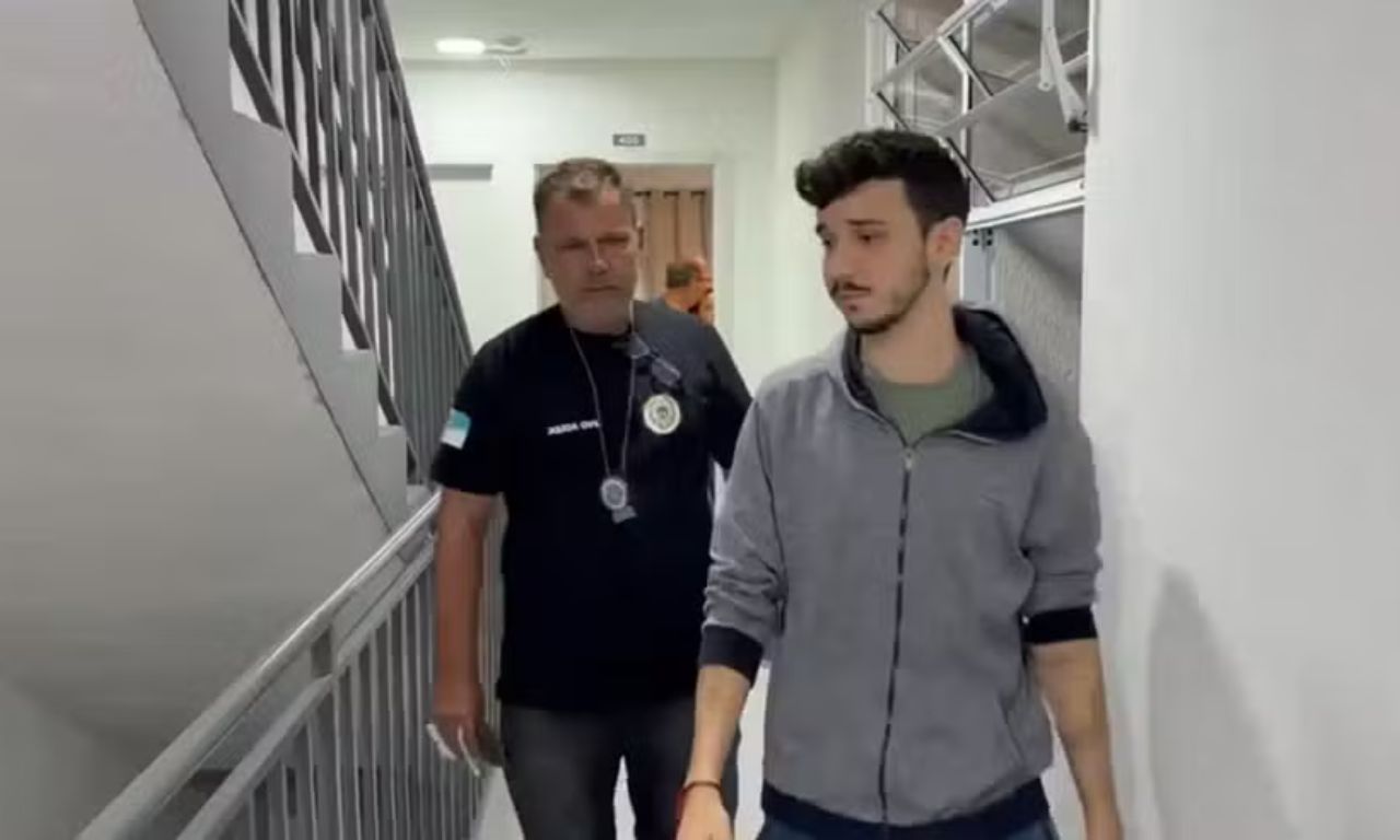 Professor de robótica é preso acusado de abusar de seis alunas — Foto Reprodução