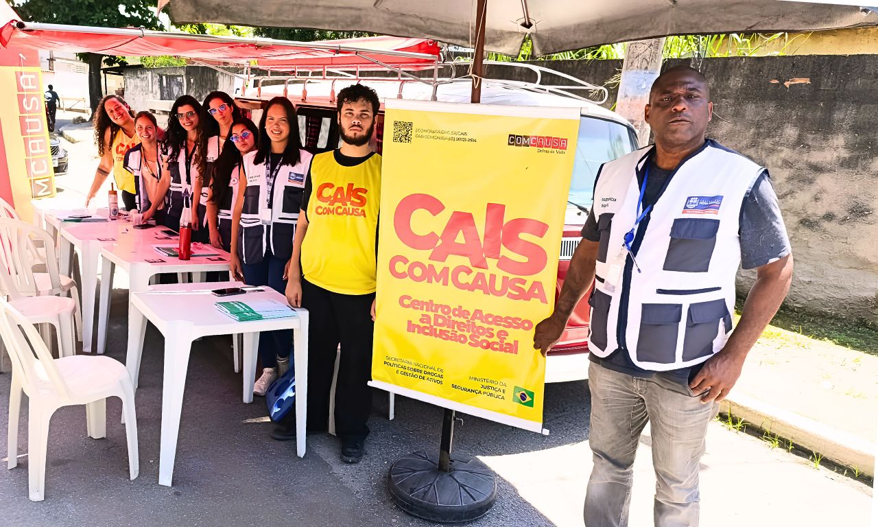 CAIS ComCausa e Busca Ativa da SEMAS de Nova Iguaçu realizam ação social na Posse antes da festa
