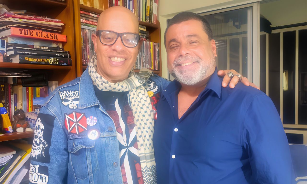 ComCausa é recebida pelo professor Alex Podrão das bandas Detrito Federal e BSB-H em Brasília